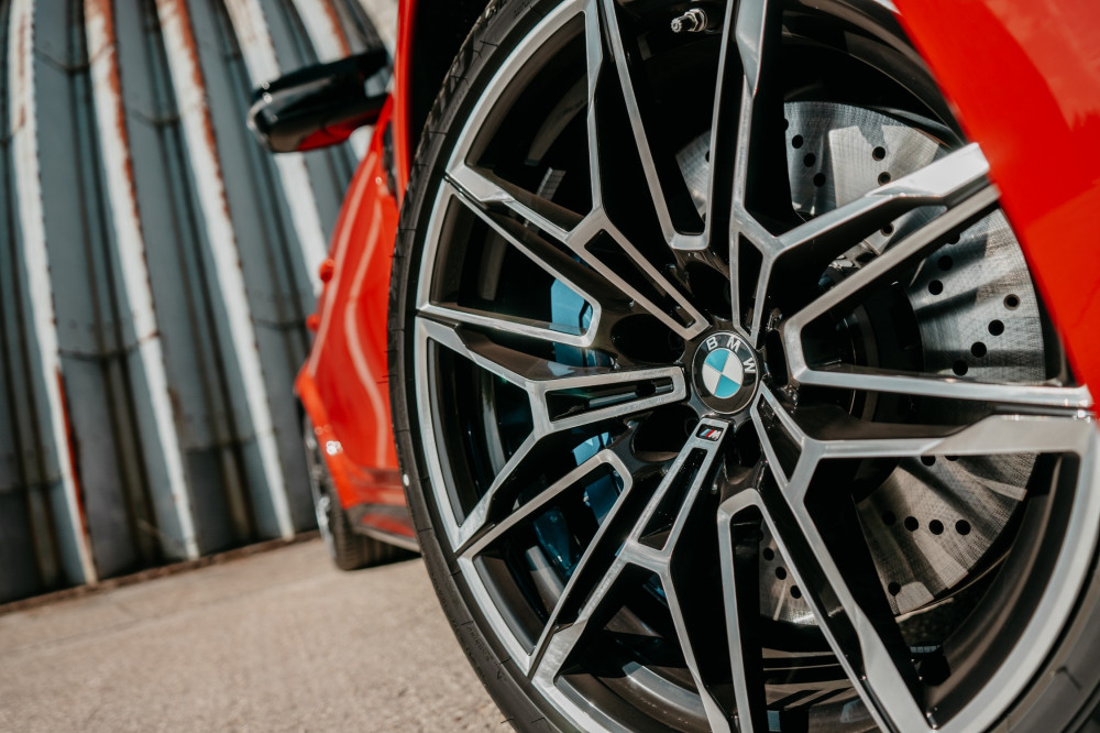 Audi RS 4 Avant vs BMW M3 Touring